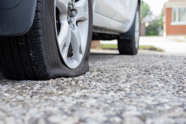 Dealing with Flat Tires: Repair or Replace? A Guide to Making the Right Choice